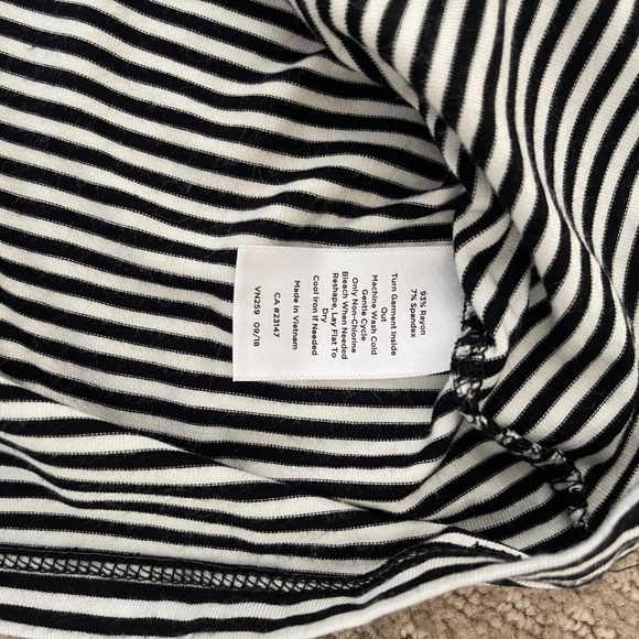 Black and white scoop neck T-shirt - Picture 6 of 7